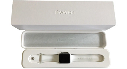 Apple Watch SE GPS 44mm with Starlight Sport Band - M/L