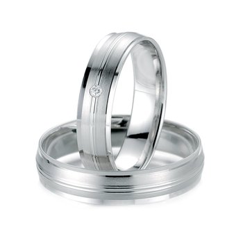 Wedding rings in 8ct