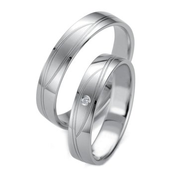 Wedding rings in 8ct