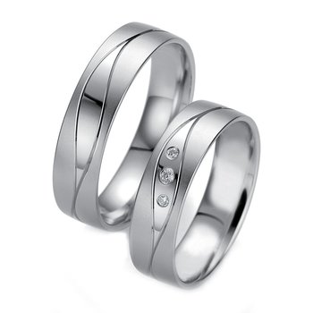 Wedding rings in 8ct