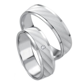 Wedding rings in 8ct