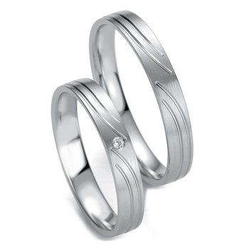 Wedding rings in 8ct