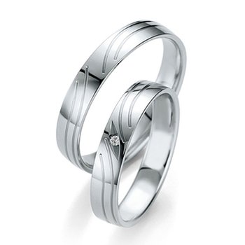 Wedding rings in 8ct