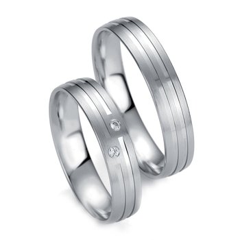 Wedding rings in 8ct