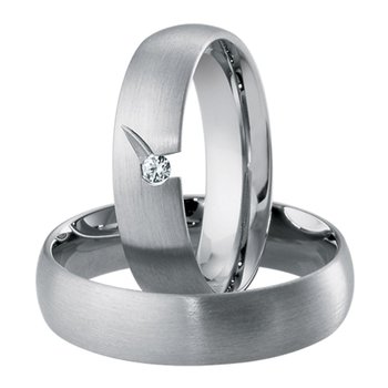 Wedding rings in 8ct