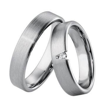 Wedding rings in 8ct