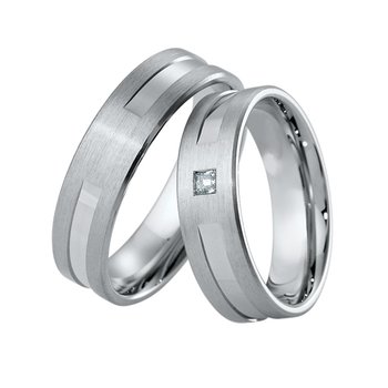 Wedding rings in 8ct