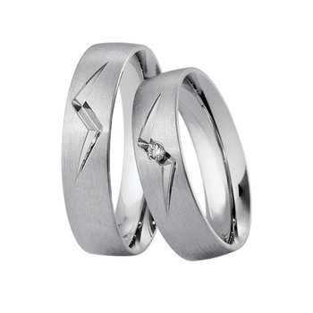 Wedding rings in 8ct