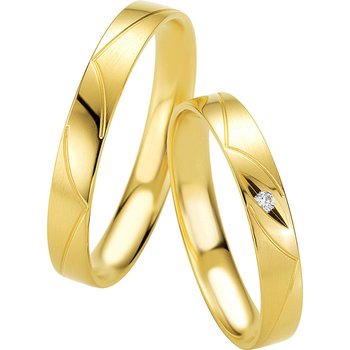 Wedding rings in 8ct Gold