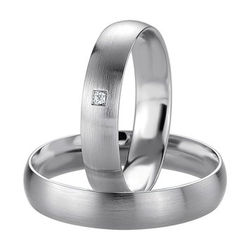 Wedding rings in 8ct