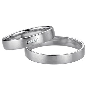 Wedding rings in 8ct