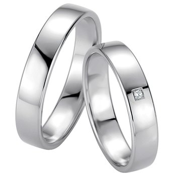 Wedding rings in 8ct