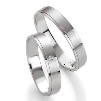 Wedding rings in 8ct