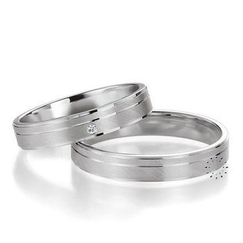 Wedding rings in 8ct