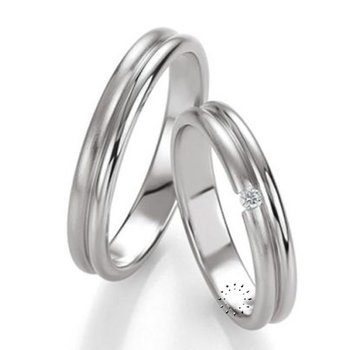 Wedding rings in 8ct