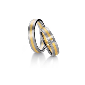 Wedding rings in 8ct Gold and