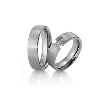 Wedding rings in 8ct