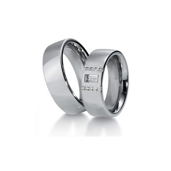 Wedding rings in 8ct